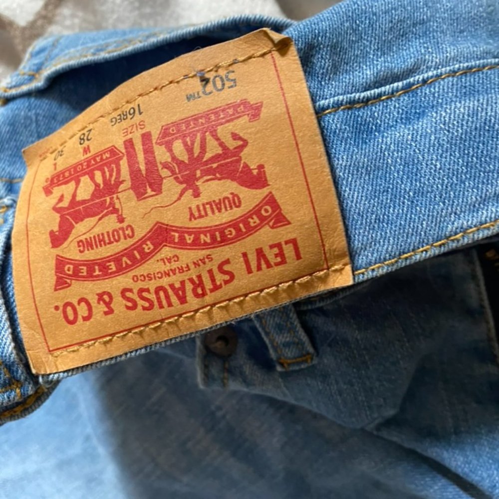 Levi Womens Jeans : 502 Regular Taper